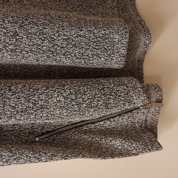 NWT, New Look Plus-Size Zip Hem Mini Boucle Top - Picture 7 of 13